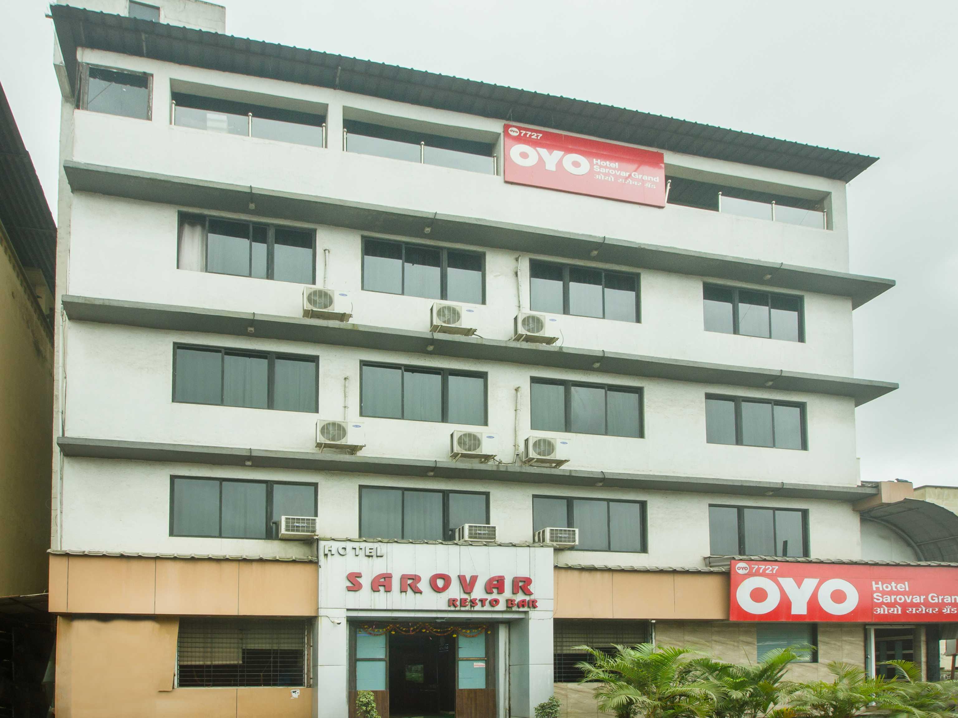 Oyo 7727 ホテル サロバル グランド Kalamboli エクステリア 写真