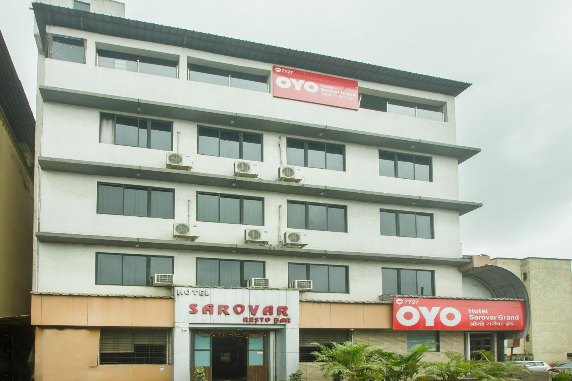 Oyo 7727 ホテル サロバル グランド Kalamboli エクステリア 写真